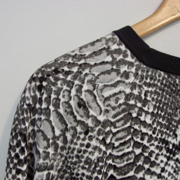 Animal Print Tunic Sweater Black White Snakeskin Print Asymmetrical Hem Small - Picture 15 of 16